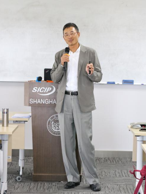 康信执行合伙人余刚先生为同济大学上海国际知识产权学院学生授课